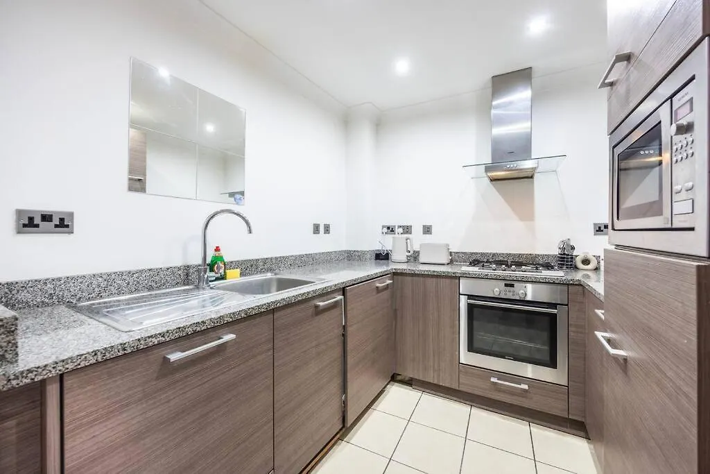 Stylish 2 Bedroom Haven By Liverpool Street London Apartment