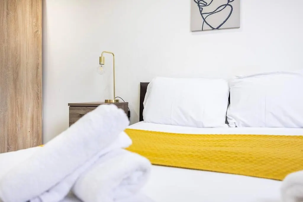 Stylish 2 Bedroom Haven By Liverpool Street Londyn Apartament
