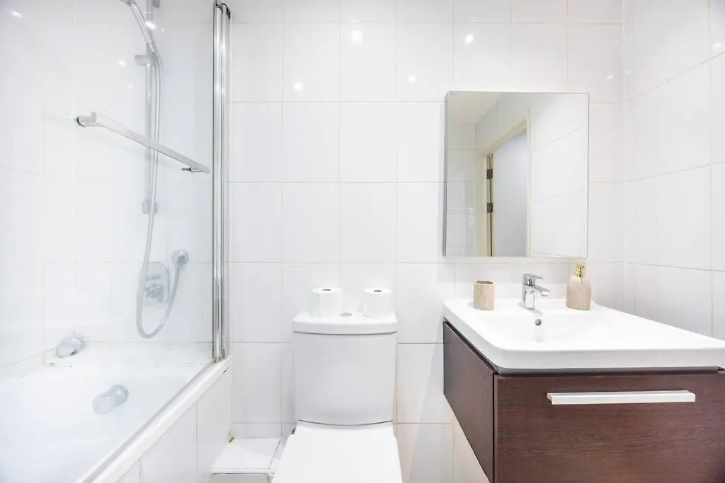 Stylish 2 Bedroom Haven By Liverpool Street Londyn Apartament