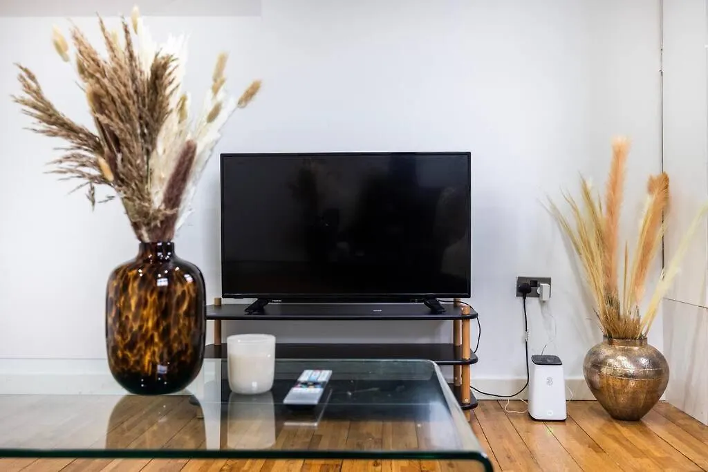 Stylish 2 Bedroom Haven By Liverpool Street Londyn Apartament