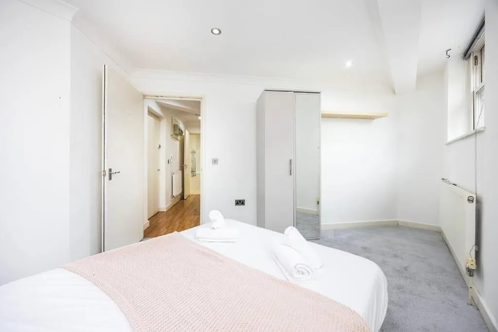 Stylish 2 Bedroom Haven By Liverpool Street Londyn