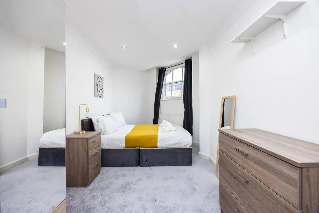 Stylish 2 Bedroom Haven By Liverpool Street Londyn Apartament